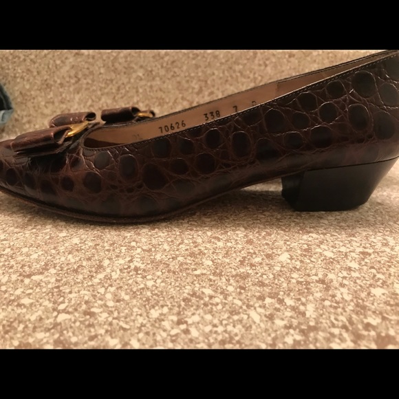 Ferragamo Bow Pump Shoe - Picture 4 of 8